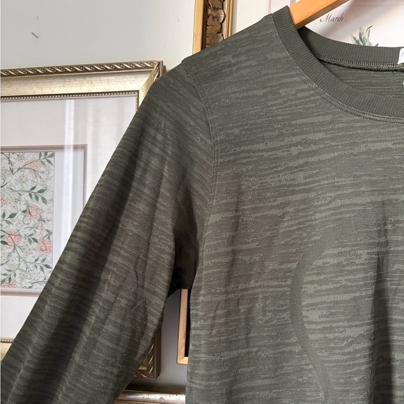 Lululemon Swiftly Relaxed Long Sleeve Dark Olive / Fatigue Green 8 - Picture 9 of 10
